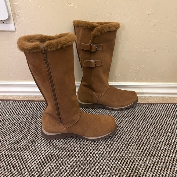 Skechers Winter Boots with Fur Lining and Toggle Closures Tan Size 10 - Picture 4 of 6